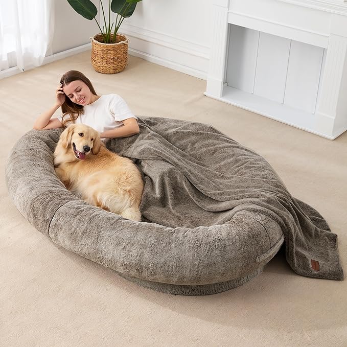 Enlarged Size and Enough Support] Homguava human-sized dog bed is an extension of the ordinary pet bed concept, designed to provide high-quality human dog bed to bring people more comfortable and relaxing space. The whole size is 72x48x10 inches, large enough to accommodate more than one adult and even accommodate you and your pets to rest and play it it at the same time, which can foster a deeper bond.
[Thoughtful Design] This giant beanbag human dog bed is made of luxurious faux fur and premium memory foam. This feels wonderful against the skin and is sufficiently warm to bring back memories of a mother’s embrace. It also goes well with a fuzzy blanket to provide you with the utmost relaxation while you sleep. At the same time, we add large side pocket on the side of the bed to allow you put your small items like remote, phone and magazines so that let you get a relaxing experience on our bed.
[Ergonomic Support] The entire design of the human bean bag bed adhere to the ergonomics principle. The elevated border surrounding the head and neck provides superior support and a feeling of protection. The thicker, wavy bottom foam keeps you from laying too close to the ground and provides excellent back support. You can also slip your hands and feet under the bolster to ease your mood. The cushion bed is readily secured to any floor thanks to the its non-slip PVC dot fabric bottom.
[Versatile and Spacious] Human dog bed for adults offers a serene atmosphere for you to relax, read, and enjoy happy time with your lovely pets. Besides, the cozy bean bag dog bed can be used as a sleeping bed or napping bed, which can be placed in the living room, bedroom and even in office. Here comes with two carrying handles that you can take the bed anywhere. And this bed is equipped with a durable strap, which can easily storage the large dog bed.
[No Installation Required and Easy to Care] Our dog bed is no installation required and very convenient to use. All you have to do is to take out the vacuum packing bag and wait 24-48 hour for the bed to become totally supportive. Patting and shaking the bed will make the sponge expand better. The cover is machine washable, and if you have to wash the cover, it is better to put it into a laundry bag. If you have any questions, please do not hesitate to message us, our Homguava team provides you with 24-hour service!